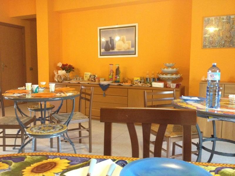 I Colori Dell'Arcobaleno Bed & Breakfast Santo Stefano di Camastra Ngoại thất bức ảnh